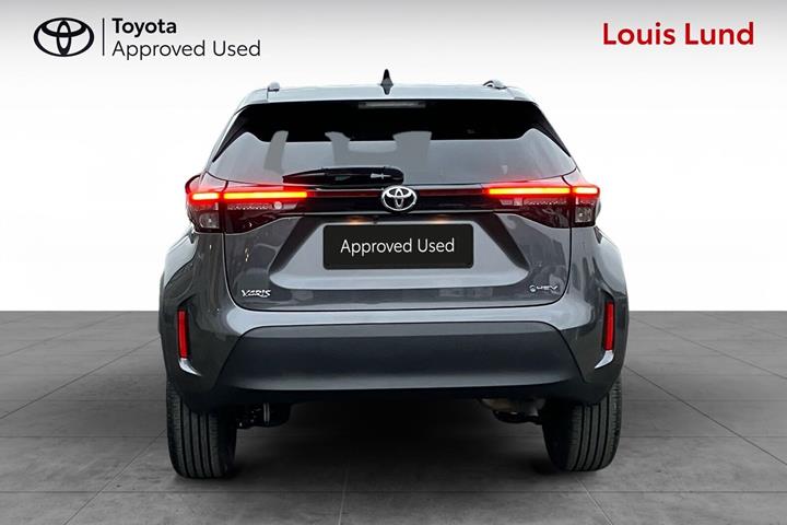 Grå Toyota Yaris Cross fra 2025