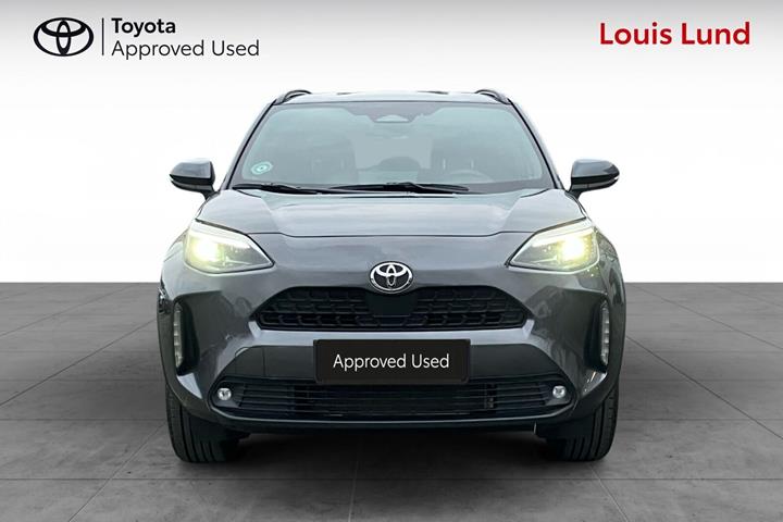 Grå Toyota Yaris Cross fra 2025