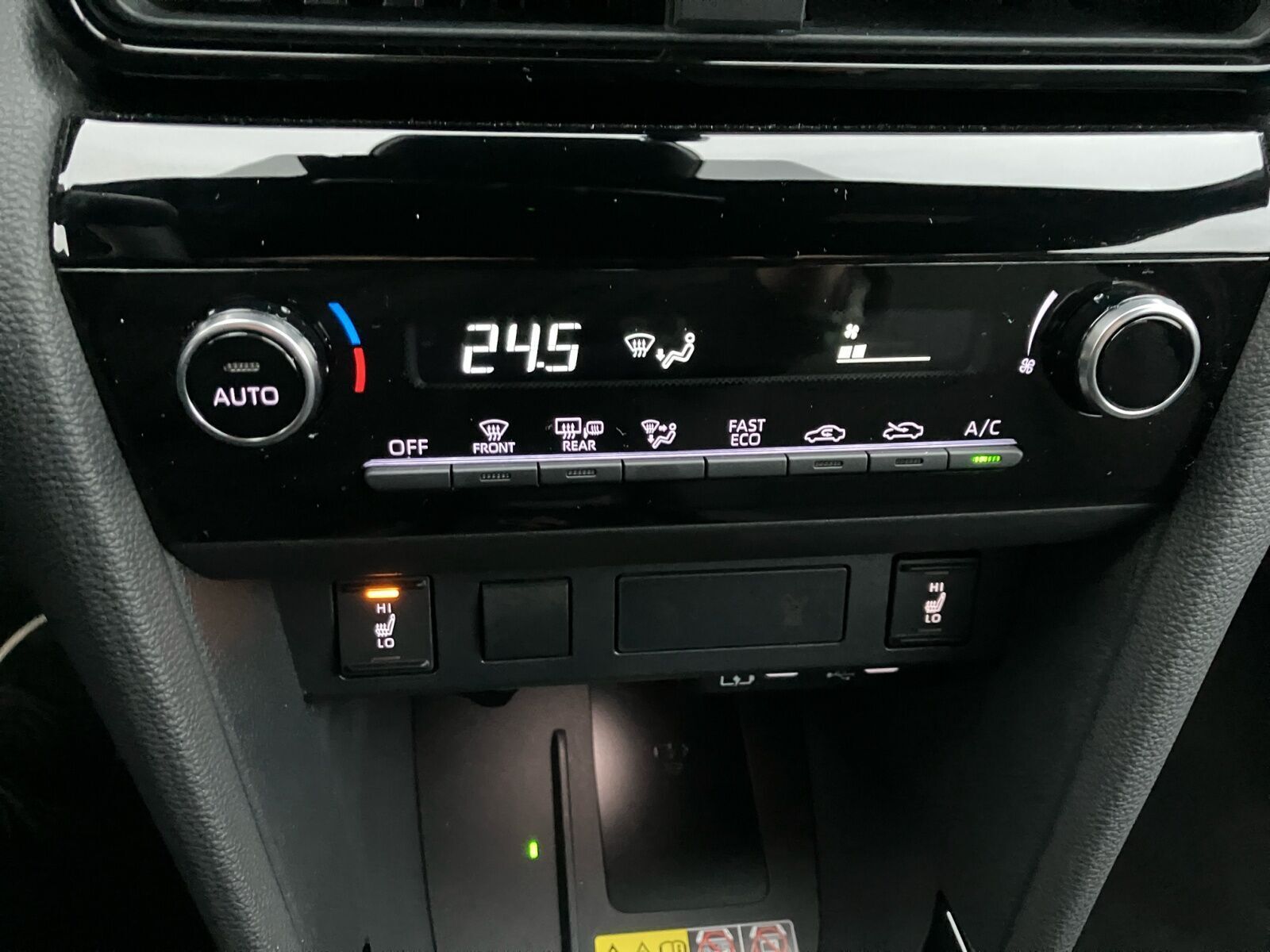 Grå Toyota Yaris Cross fra 2025