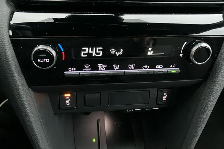 Grå Toyota Yaris Cross fra 2025