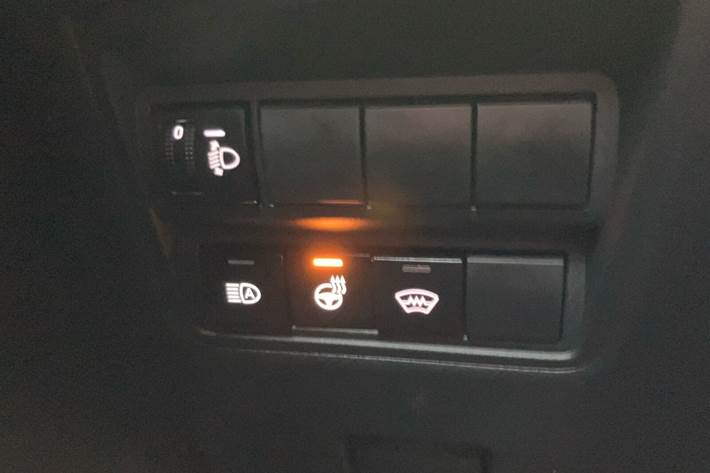 Grå Toyota Yaris Cross fra 2025