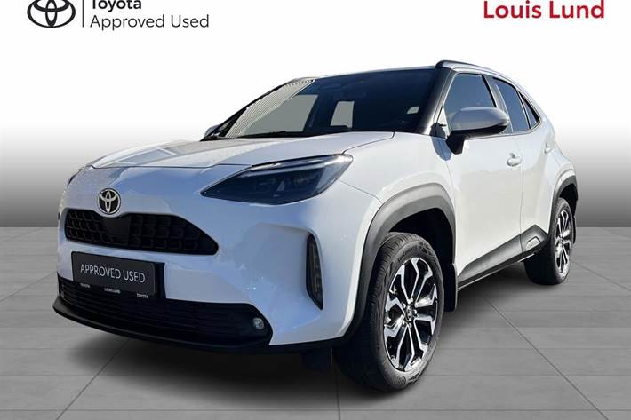 Hvid Toyota Yaris Cross fra 2025 set udefra