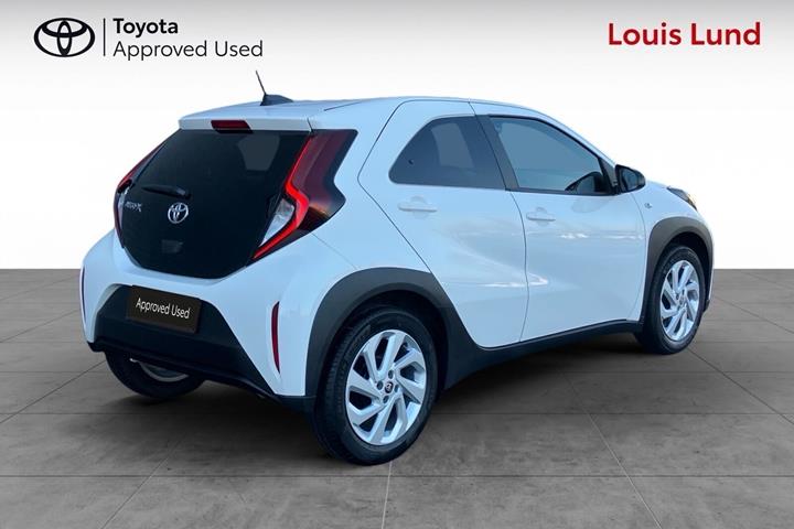Hvid Toyota Aygo X fra 2025