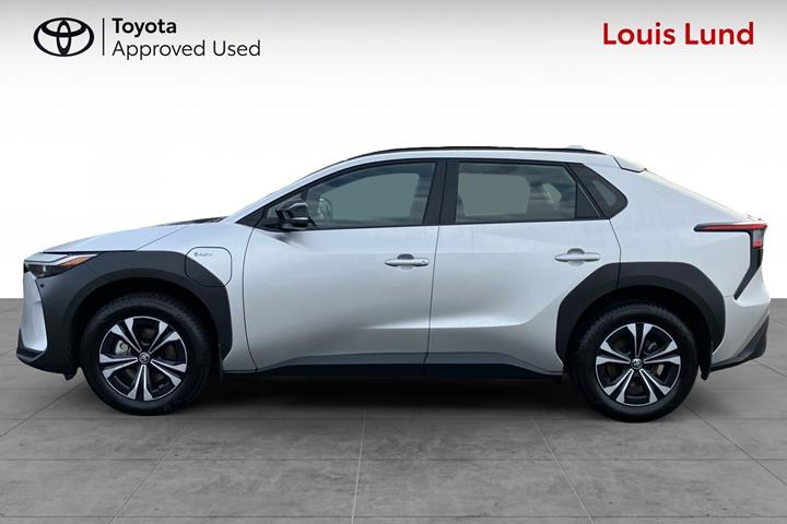 Sølv Toyota BZ4X fra 2025