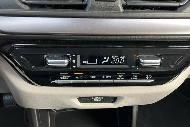 Blå Suzuki Swift fra 2024