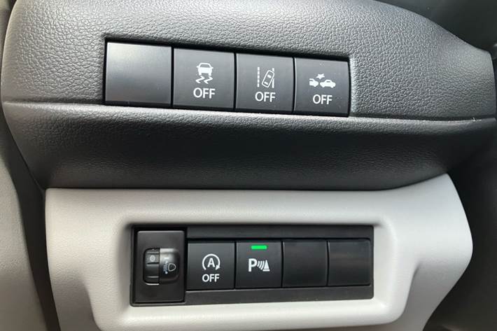 Blå Suzuki Swift fra 2024