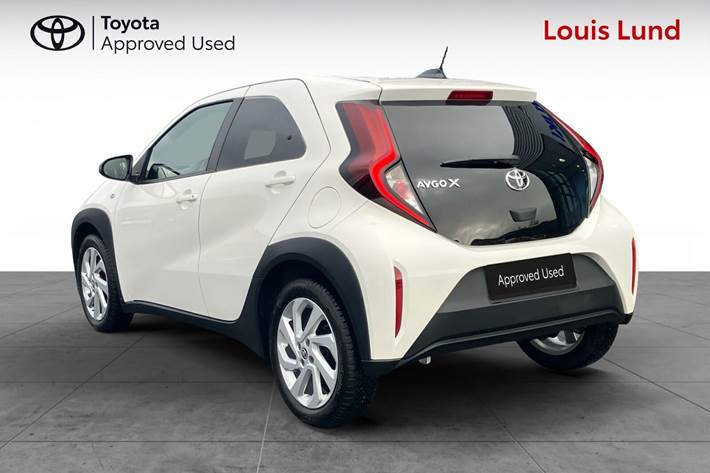 Hvid Toyota Aygo X fra 2024