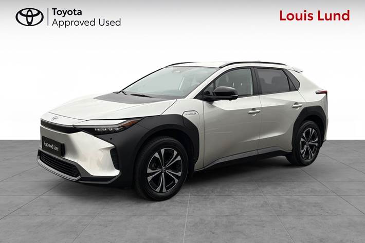 Grå Toyota BZ4X fra 2023 set udefra