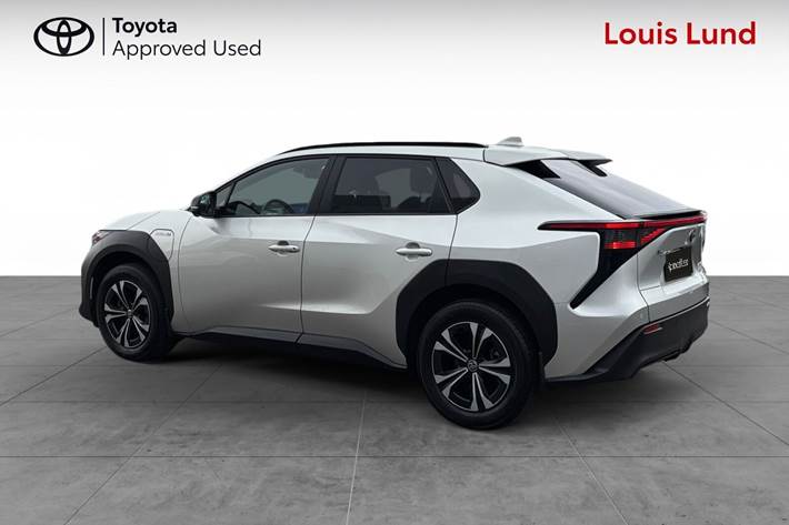Grå Toyota BZ4X fra 2023