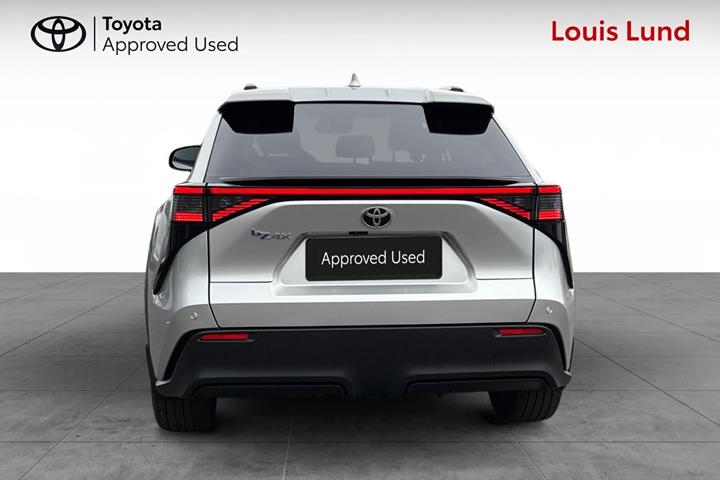 Grå Toyota BZ4X fra 2023