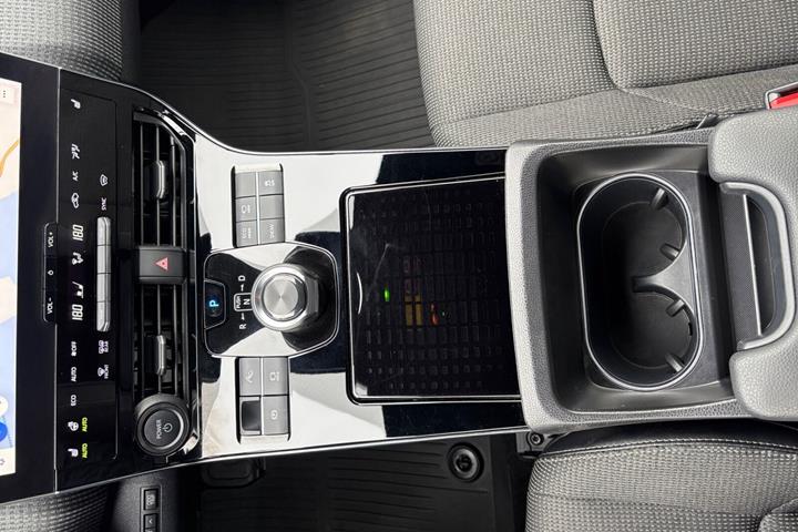 Grå Toyota BZ4X fra 2023