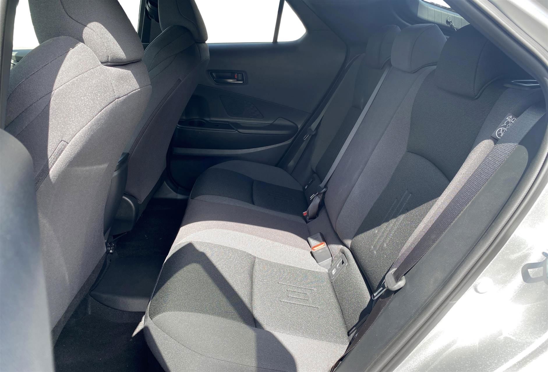 Toyota C-HR 2,0 Plugin-hybrid Style Smart Bi-tone E-CVT 223HK 5d Trinl. Gear