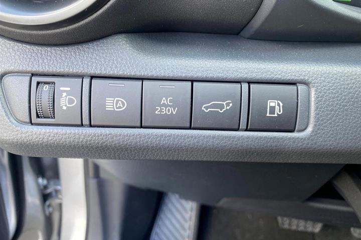 Grå Toyota C-HR fra 2024