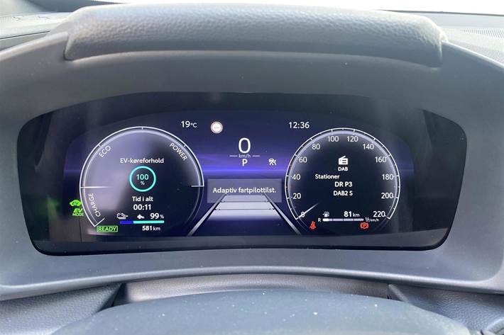 Grå Toyota C-HR fra 2024