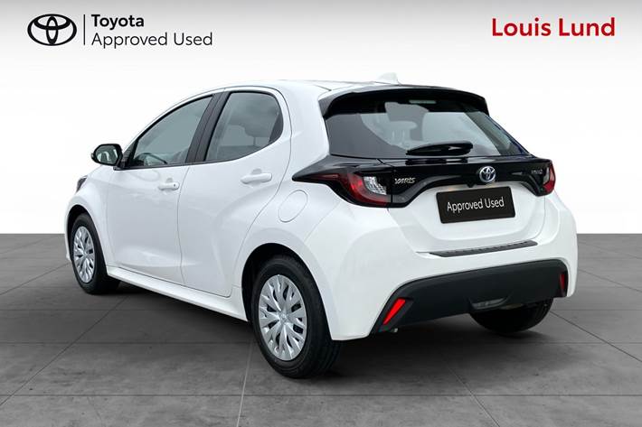 Hvid Toyota Yaris fra 2024