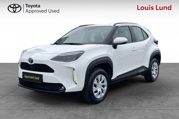 Hvid Toyota Yaris Cross fra 2024 set udefra