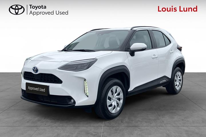 Hvid Toyota Yaris Cross fra 2024 set udefra