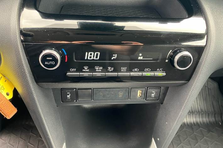 Hvid Toyota Yaris Cross fra 2024