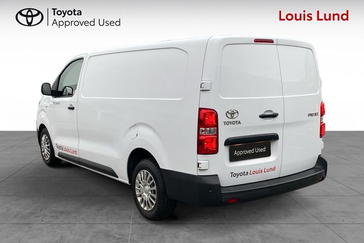 Hvid Toyota ProAce fra 2022