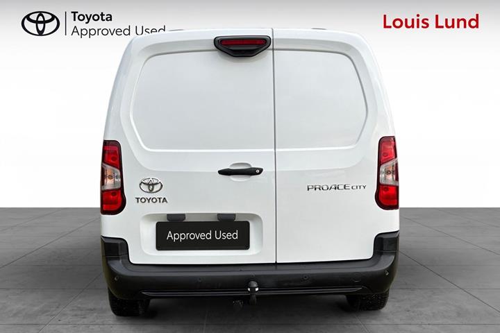 Hvid Toyota ProAce City fra 2023