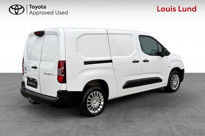 Hvid Toyota ProAce City fra 2023