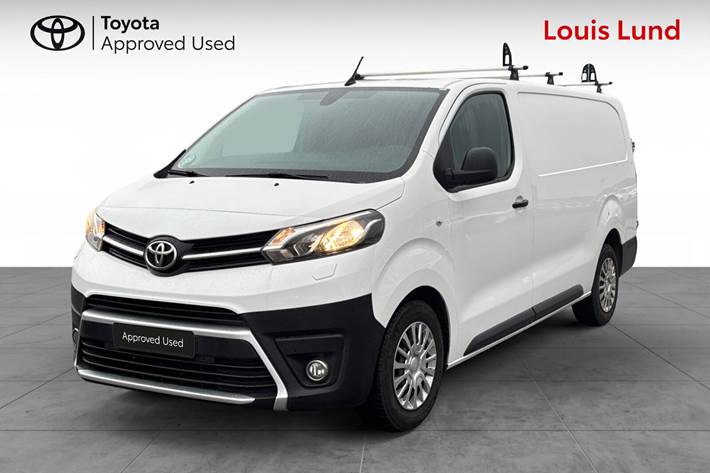 Hvid Toyota ProAce fra 2021 set udefra