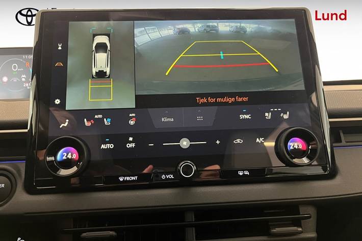 Blå Toyota BZ4X fra 2025