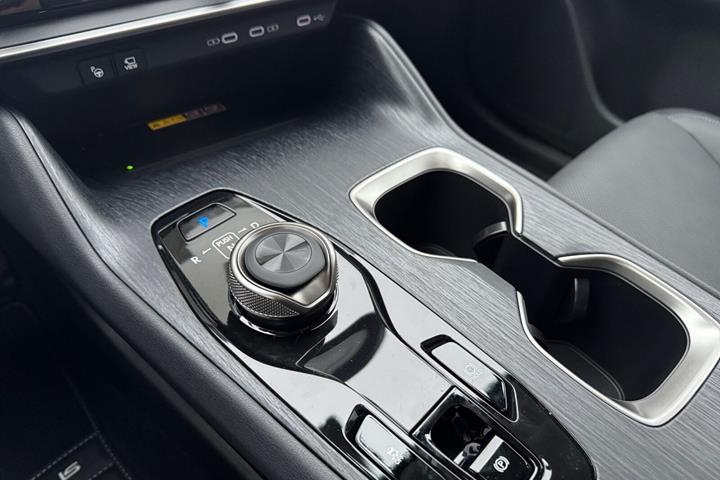 Sort Lexus RZ fra 2025
