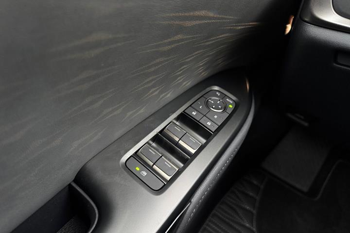 Sort Lexus RZ fra 2025