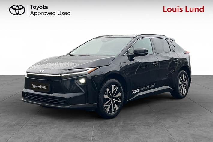 Sort Toyota BZ4X fra 2025 set udefra