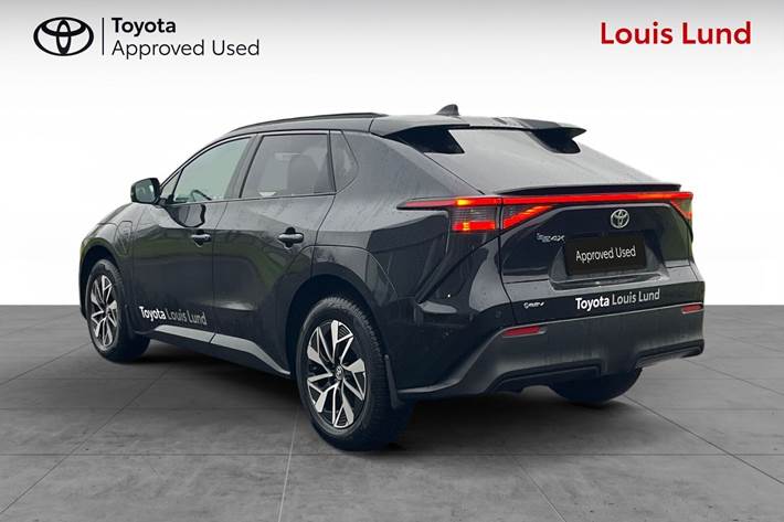 Sort Toyota BZ4X fra 2025