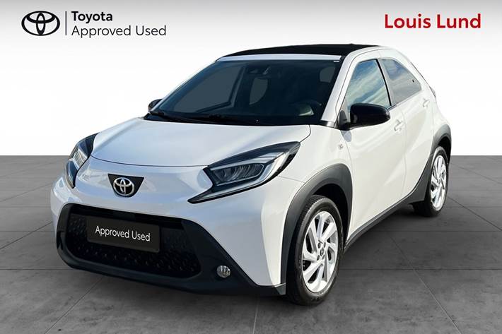 Hvid Toyota Aygo X fra 2022 set udefra