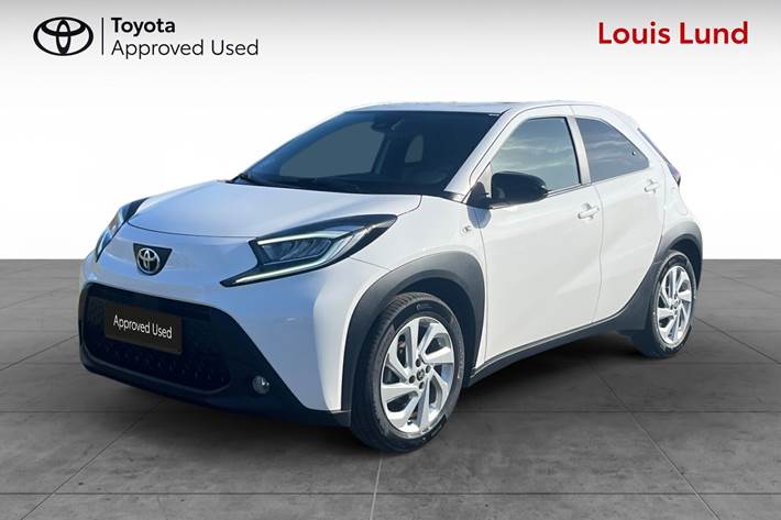 Hvid Toyota Aygo X fra 2025 set udefra