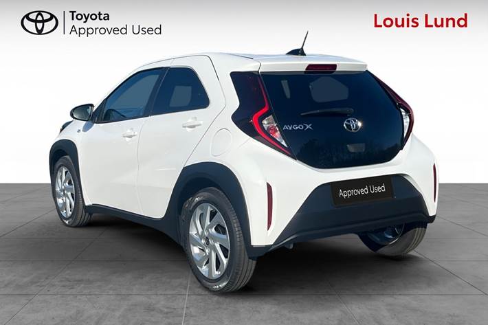 Hvid Toyota Aygo X fra 2025