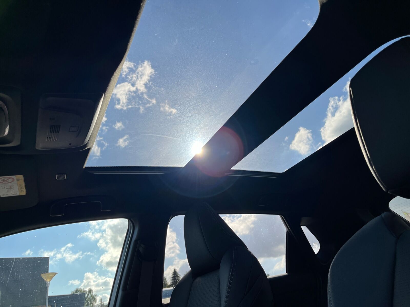 Hvid Toyota BZ4X fra 2025