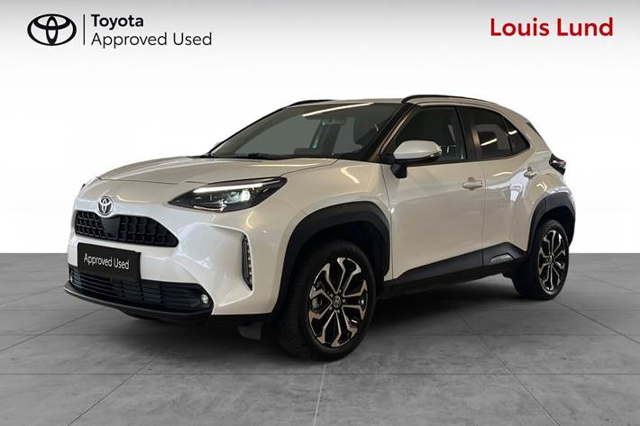 Hvid Toyota Yaris Cross fra 2024 set udefra