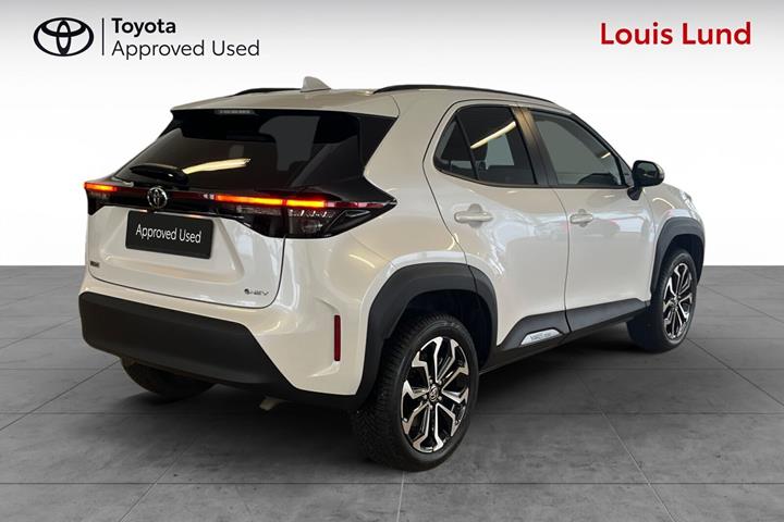 Hvid Toyota Yaris Cross fra 2024