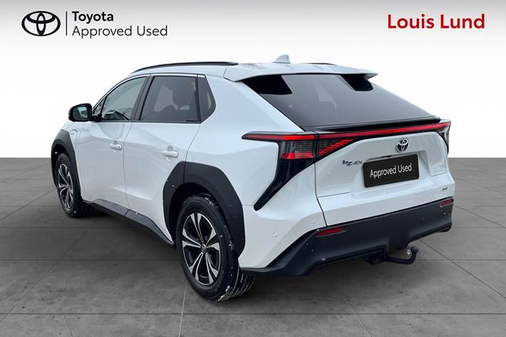 Hvid Toyota BZ4X fra 2025