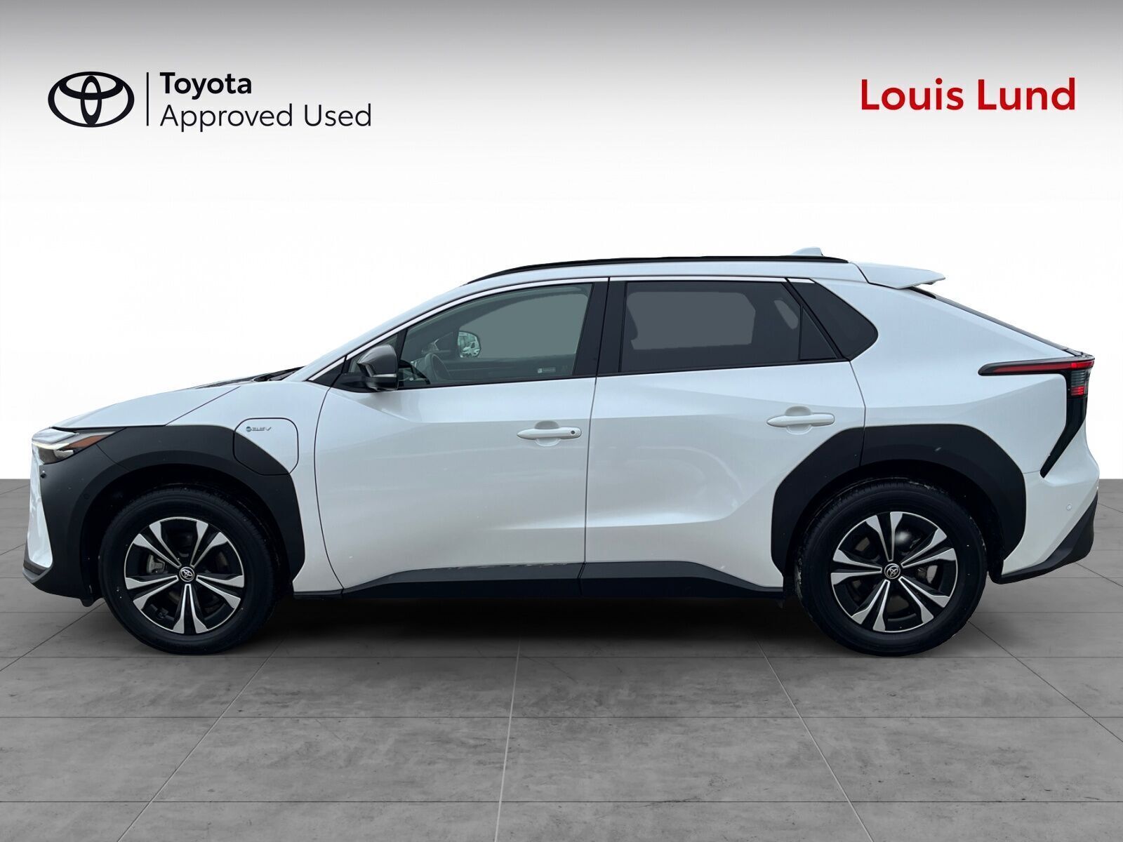 Hvid Toyota BZ4X fra 2025