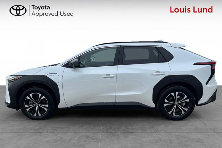 Hvid Toyota BZ4X fra 2025