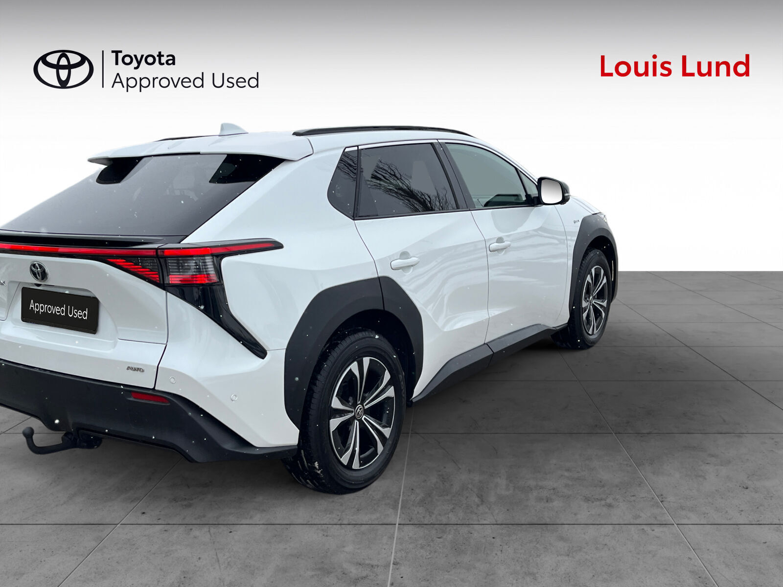 Hvid Toyota BZ4X fra 2025