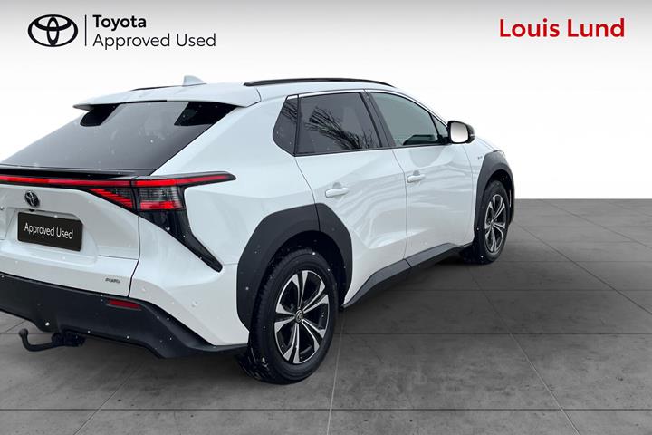 Hvid Toyota BZ4X fra 2025