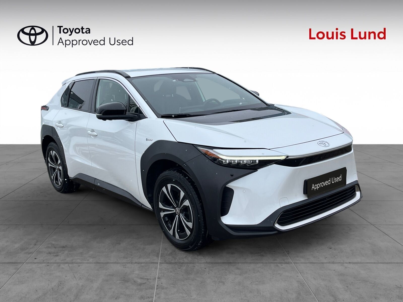 Hvid Toyota BZ4X fra 2025