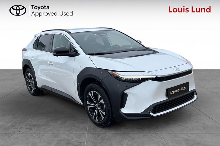 Hvid Toyota BZ4X fra 2025