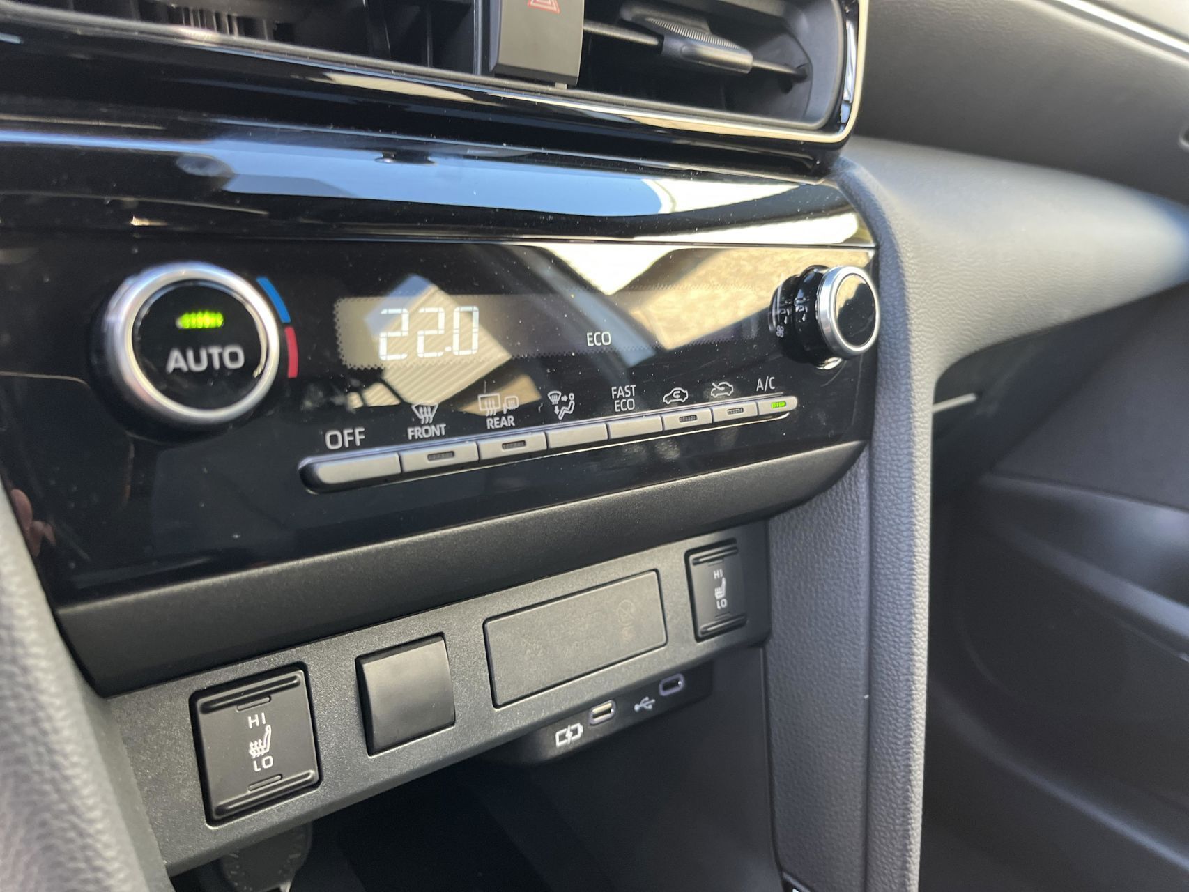 Hvid Toyota Yaris Cross fra 2024