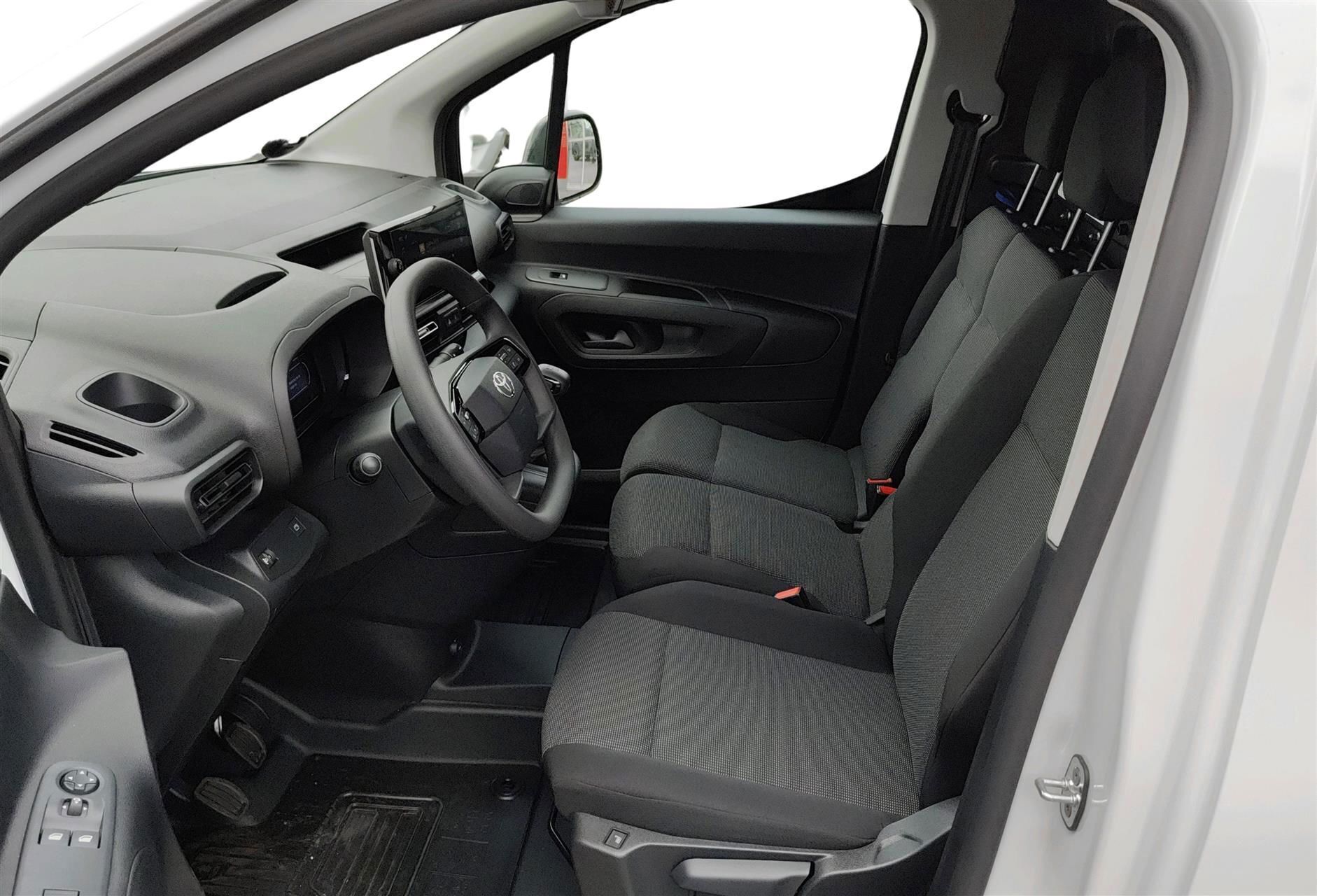 Hvid Toyota ProAce City fra 2024