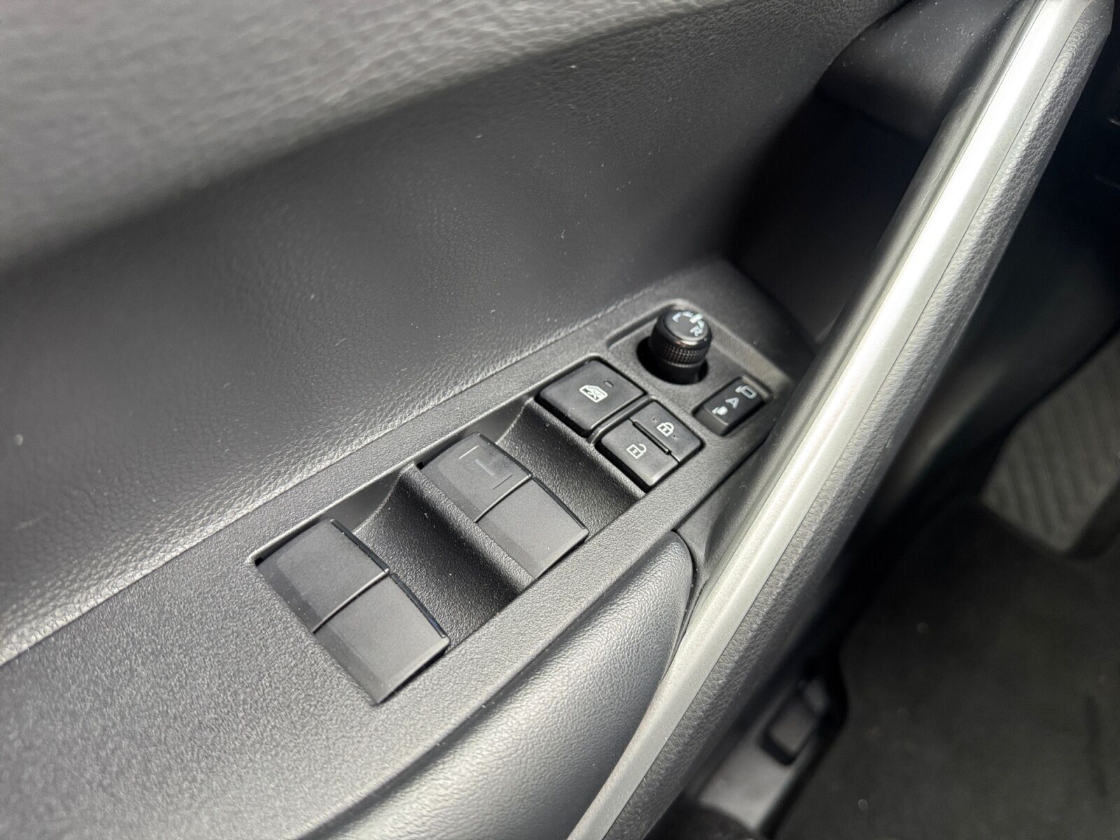 Sort Toyota Corolla Cross fra 2023