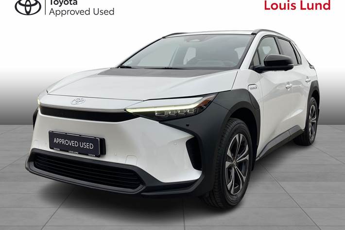 Hvid Toyota BZ4X fra 2024