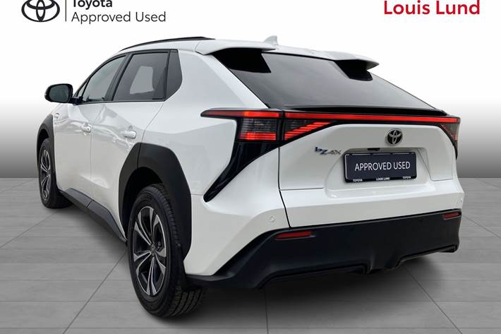 Hvid Toyota BZ4X fra 2024
