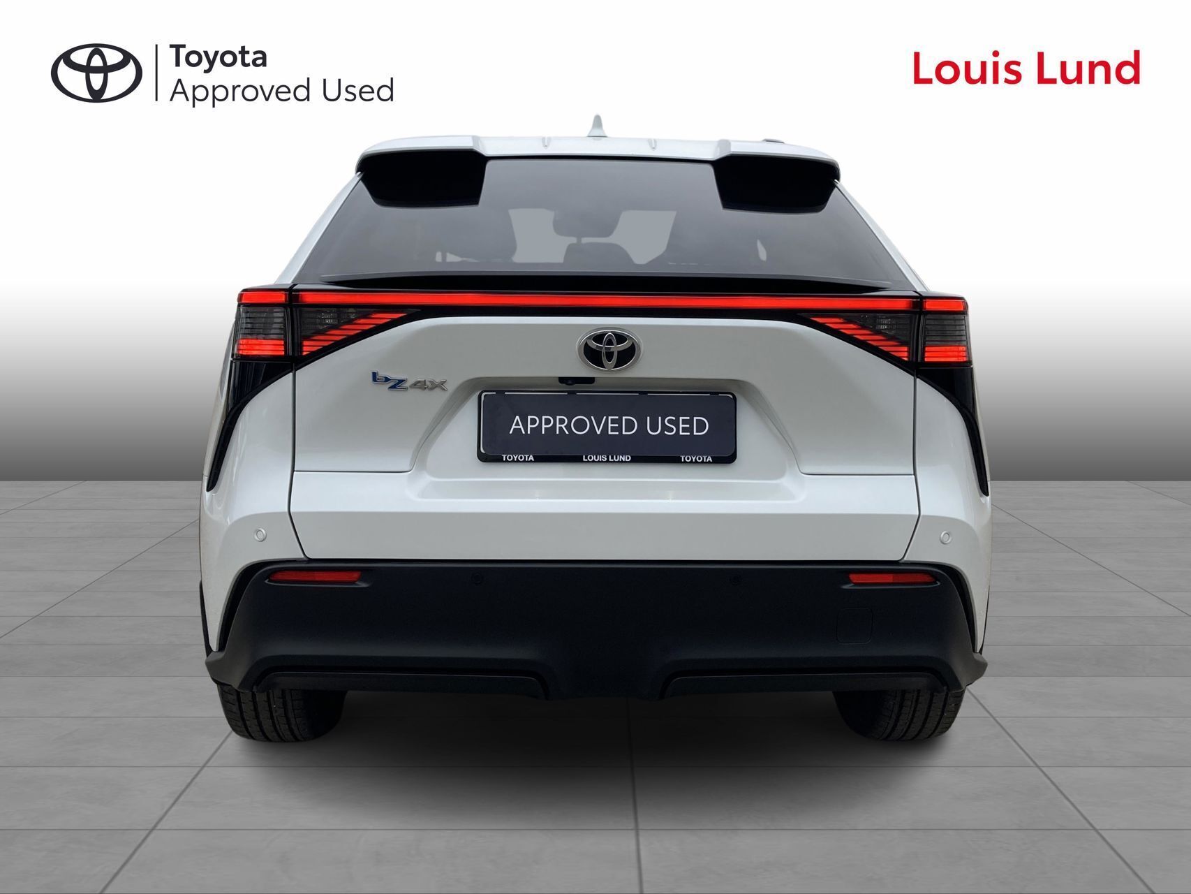 Hvid Toyota BZ4X fra 2024